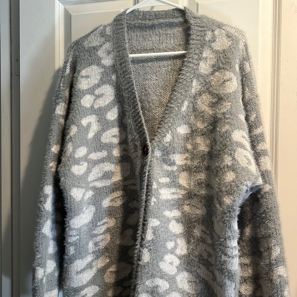 Grey and white leopard cardigan